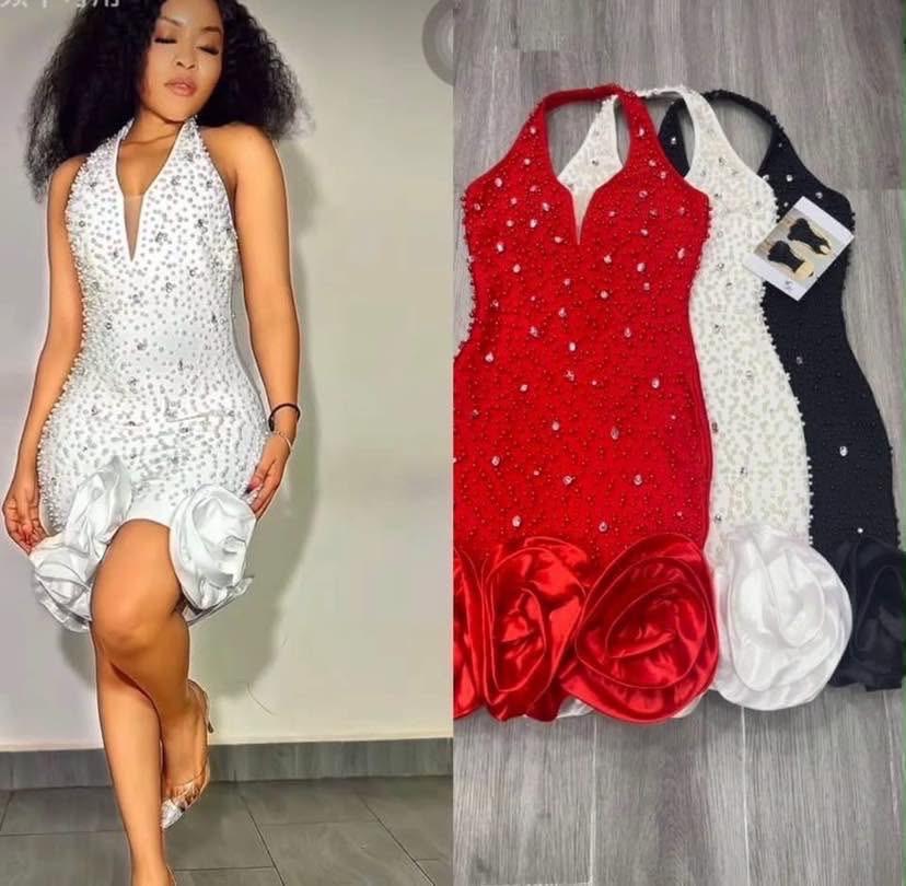 Robe courte pailletée avec roses — photo 1